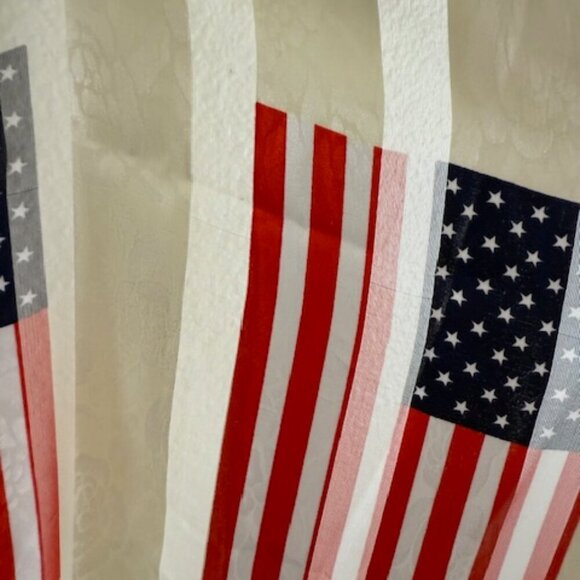 vintage b&s scarf with flowers and american flag pattern - Picture 4 of 5